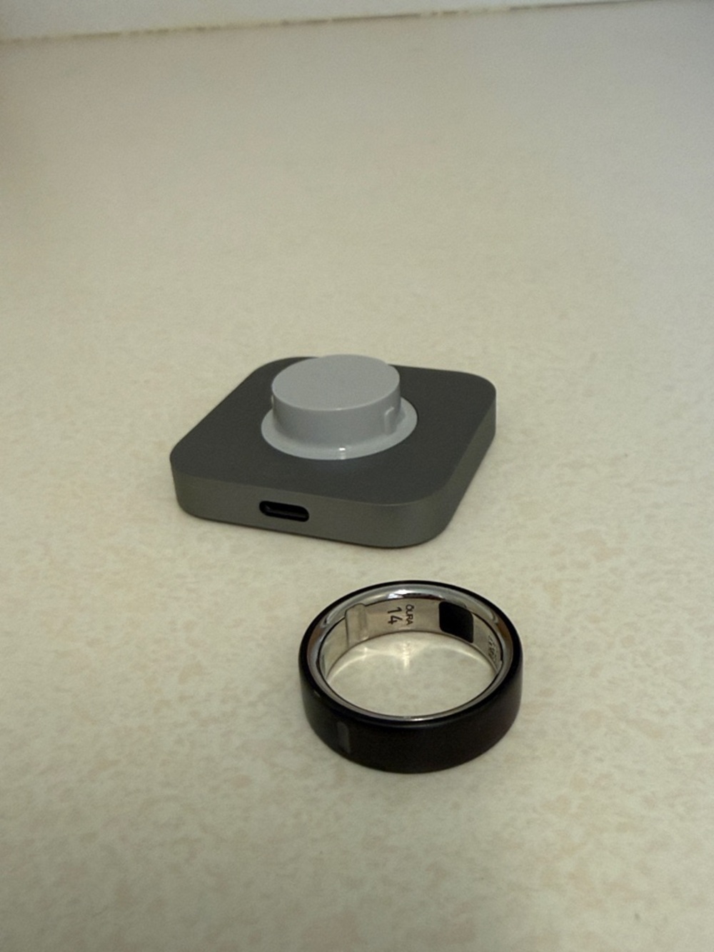 Oura Black Smart Ring with Gray Magnetic Charger size 14